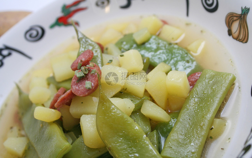 新鲜炖菜食物蔬菜豆子土豆维生素香肠图片