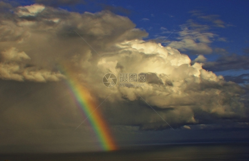 彩虹阳光白色雷雨海滨生活天空蓝色图片
