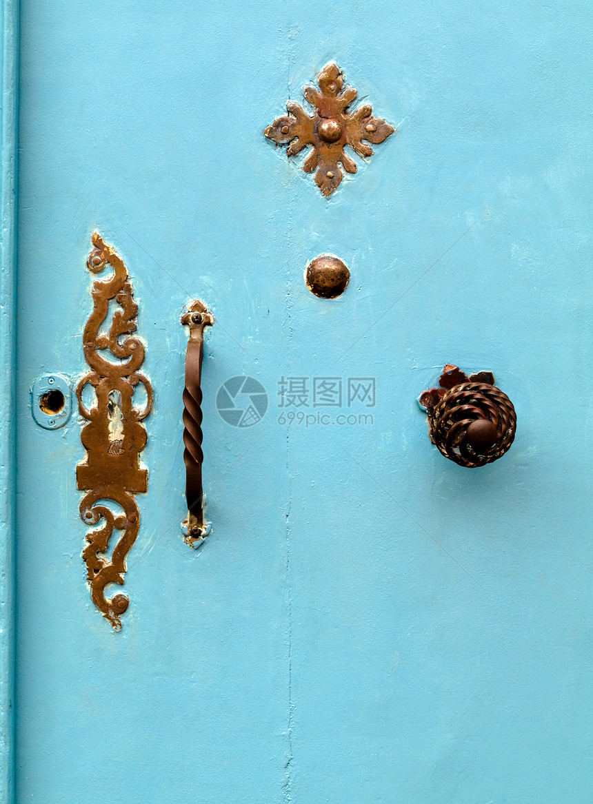 蓝门锁孔钥匙安全锁定木头房子金属入口图片