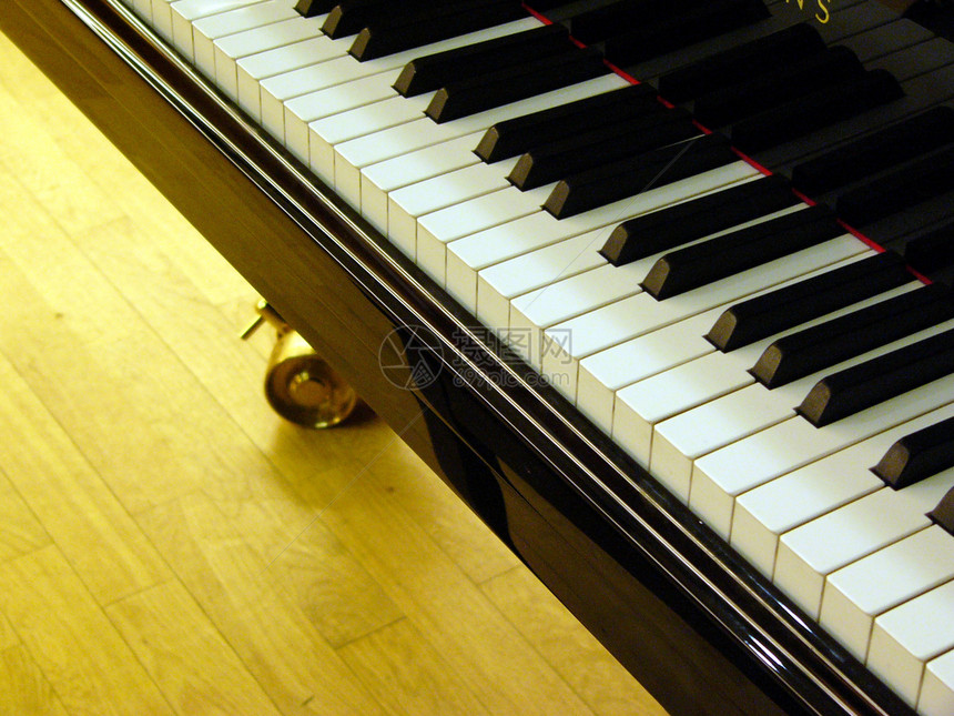 钢琴键盘  黑白场景音乐会白色钥匙声学艺人音乐展示礼堂电影图片
