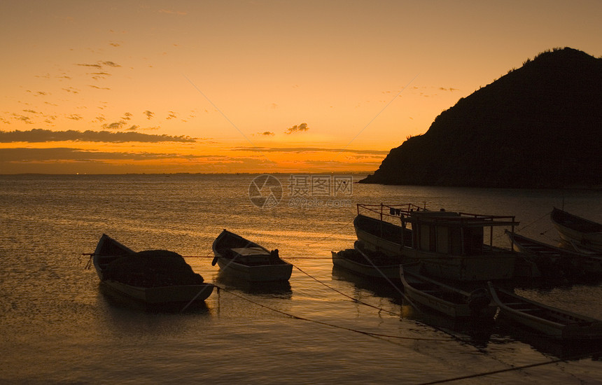 委内瑞拉玛格丽塔岛日落支撑气候海滩天空阳光水平波浪帆船反射地平线图片