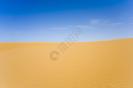 沙漠地区太阳黄色天空蓝色背景图片