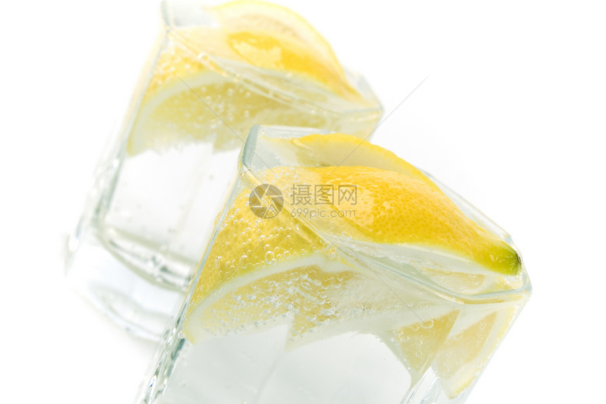 苏汽水和柠檬片柠檬补品飞溅精神苏打茶点口渴气泡饮料液体图片
