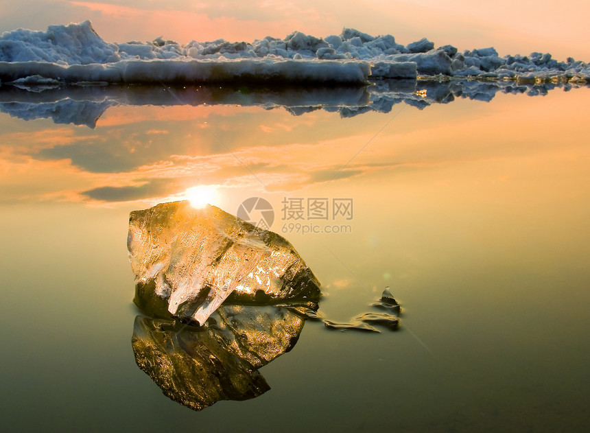 冰流倒影反射河流天空太阳日落风景浮冰图片