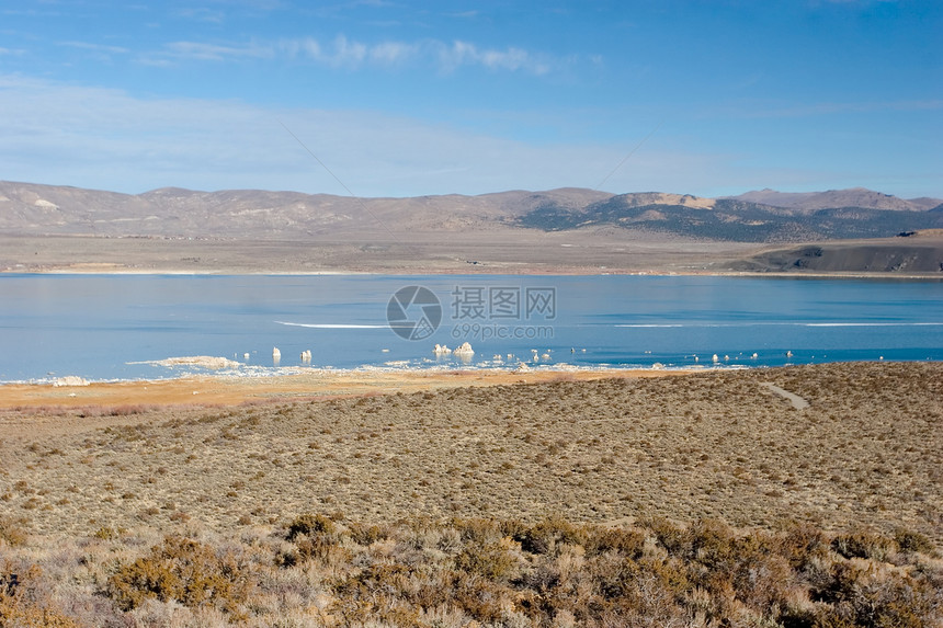 莫诺湖湖碱性岩石荒野反思盐度山脉场景风景蓝色日出图片