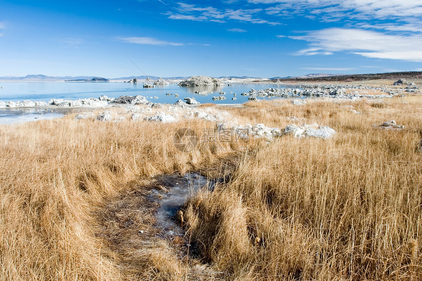 莫诺湖湖日出风景场景岩石盐度蓝色碱性反思山脉荒野图片