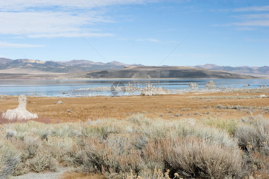 莫诺湖湖荒野山脉蓝色风景反思岩石盐度日出场景碱性图片