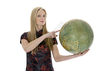 带着地球的年轻妇女白色远足旅游旅行女士商务人士女孩背景图片