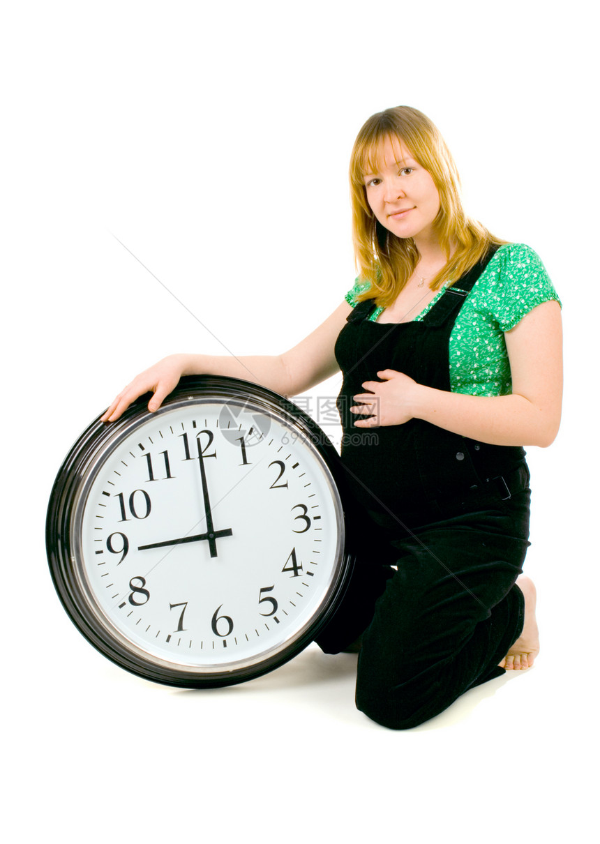 怀孕妇女有时钟身体女孩母性腹部拥抱白色小时棉布黑色父母图片