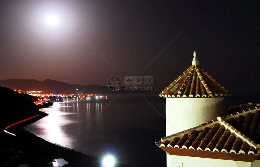 夜间现场月亮建筑海岸石板海洋别墅海岸线城堡月光城市图片