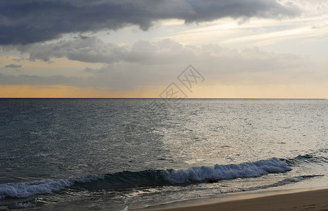 白泥大海风景风暴天空荒野休息反射海洋多云涟漪海浪背景