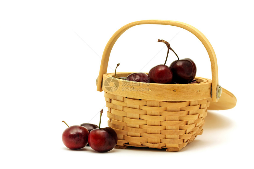 满是樱桃的篮子宏观白色浆果工艺竹子野餐柳条甜点水果棕褐色图片