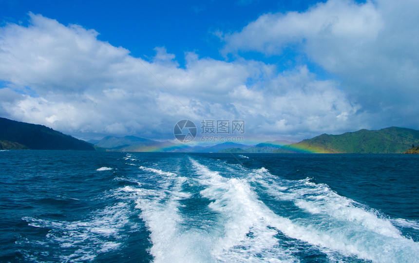 告别蓝色踪迹波浪天空小径彩虹日落海浪海洋太阳图片
