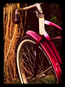 旧式自行车红色白色背景图片