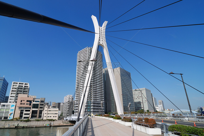 现代悬吊桥电缆金属小路街道自行车白色城市建筑学建筑行人图片