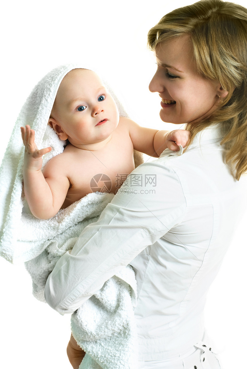 幸福的母亲与她的孩子微笑女孩淋浴女士妻子婴儿投标拥抱女性家庭图片