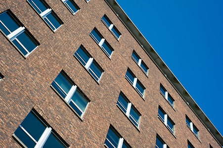 砖砖办公大楼高楼红色棕色天空公司职场建筑学办公室房地产窗户背景图片