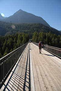 在斯库尔谷上架桥背景图片