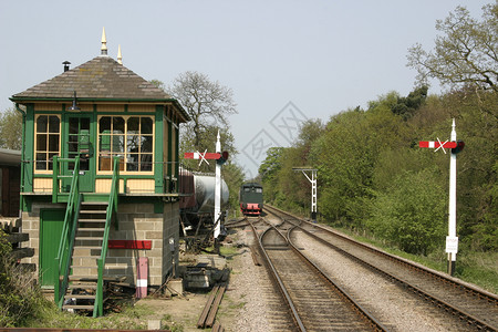 信号框和火车轨迹背景图片