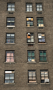 三行的窗口建筑学房子窗户玻璃建筑棕色城市房地产住宅背景图片
