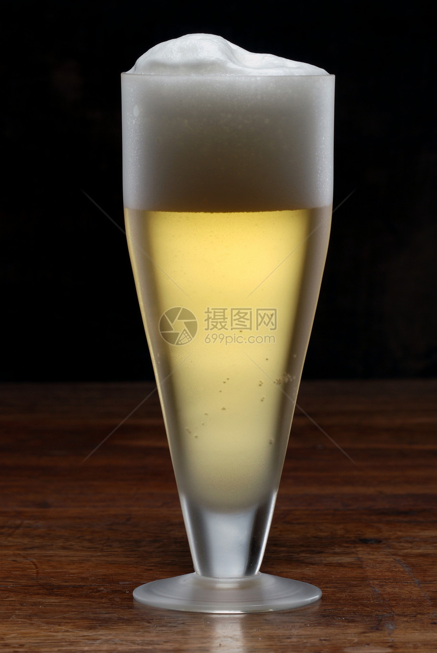 啤酒气泡液体玻璃啤酒厂酿造饮料生活派对泡沫酒吧图片