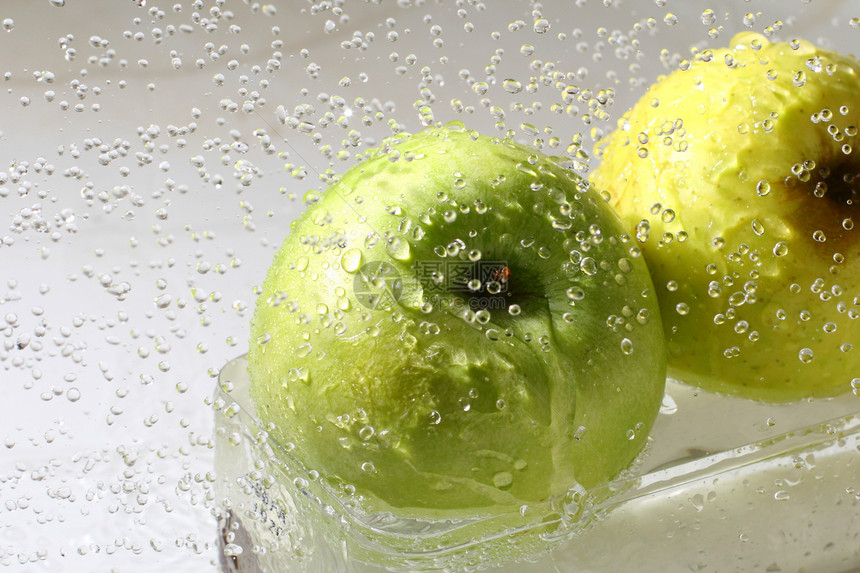 苹果清洗环境食物溪流水果午餐飞溅生态饮食营养液体图片
