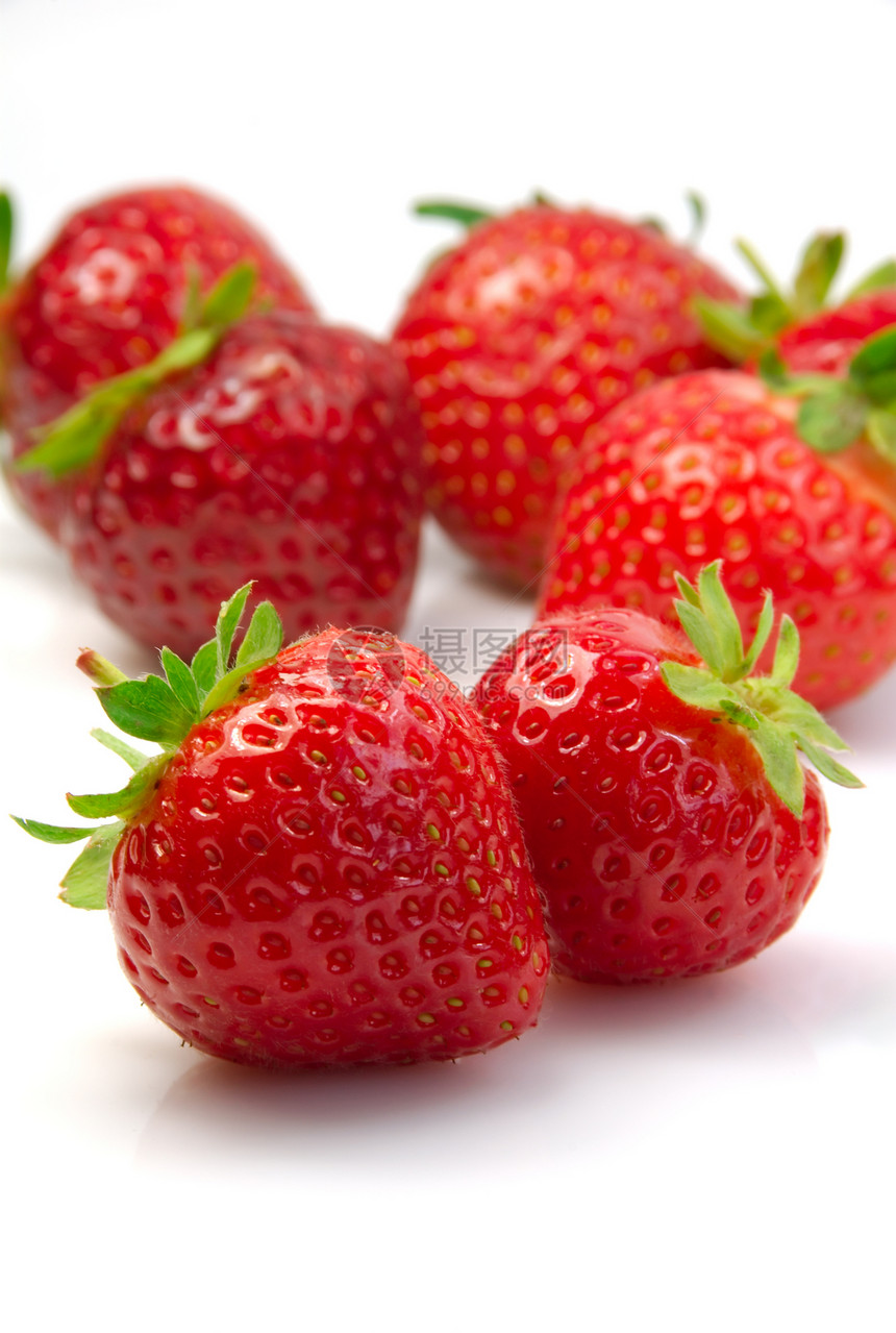 拍摄一堆新鲜草莓红色水果健康饮食甜食食物影棚饮食浆果养分静物图片