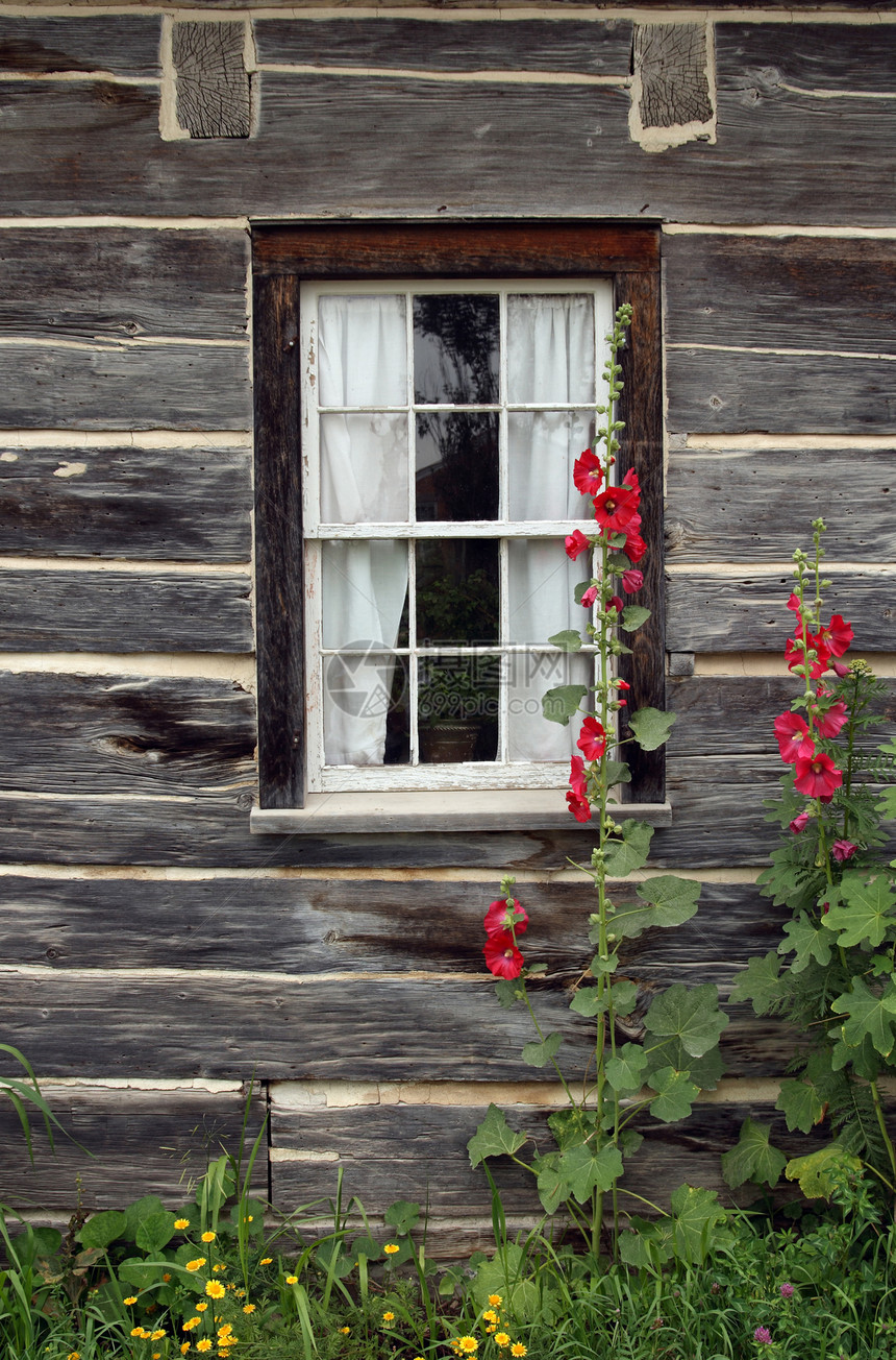 木制乡村房屋的窗户图片