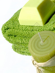 绿毛巾 肥皂和蜡烛背景图片