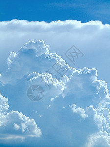 覆天天空乌云天气气象预报白色多云日光背景图片
