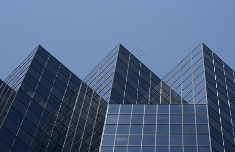 办公大楼的三角形形状背景图片