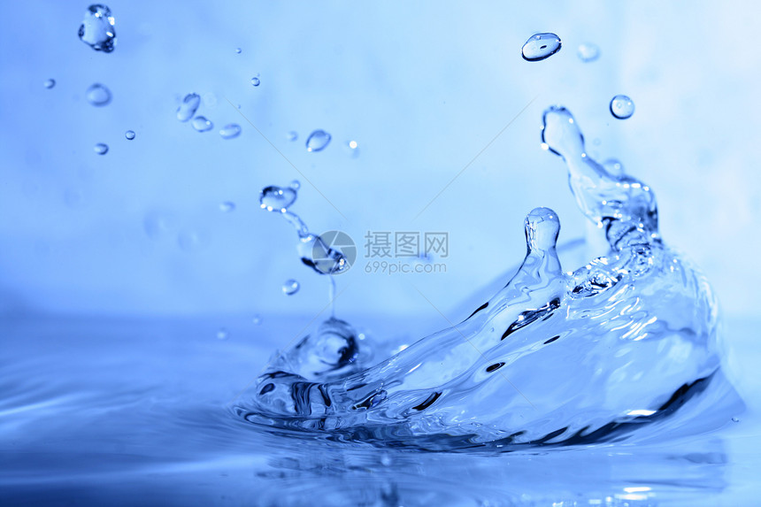 水喷水气泡宏观波纹漂浮水滴速度液体溪流图片