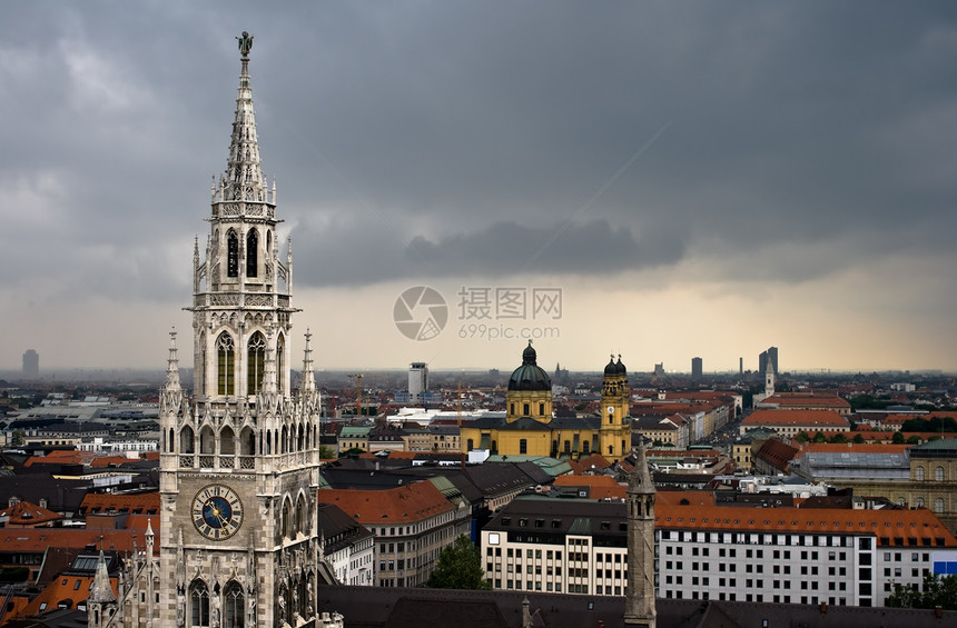 慕尼黑市的乌云图片
