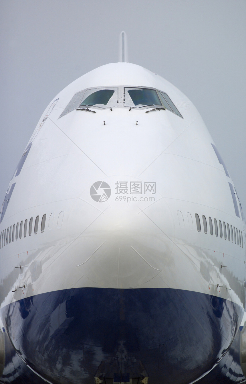 飞机衰退飞机场客机鼻子乘客货物白色旅行挡风玻璃机身图片