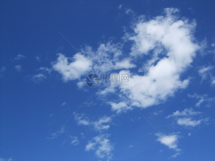 蓝色天空中的云彩云景天蓝色气氛晴天臭氧水分太阳阴霾阳光气候图片