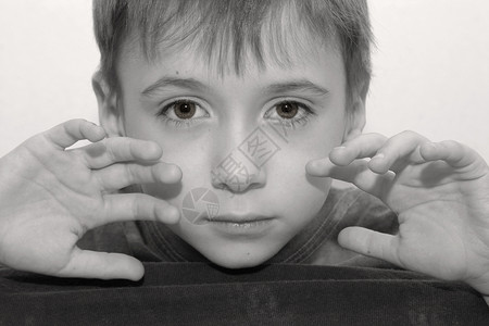 男孩肖像孩子帮助鼻子眼睛悲伤儿子高清图片
