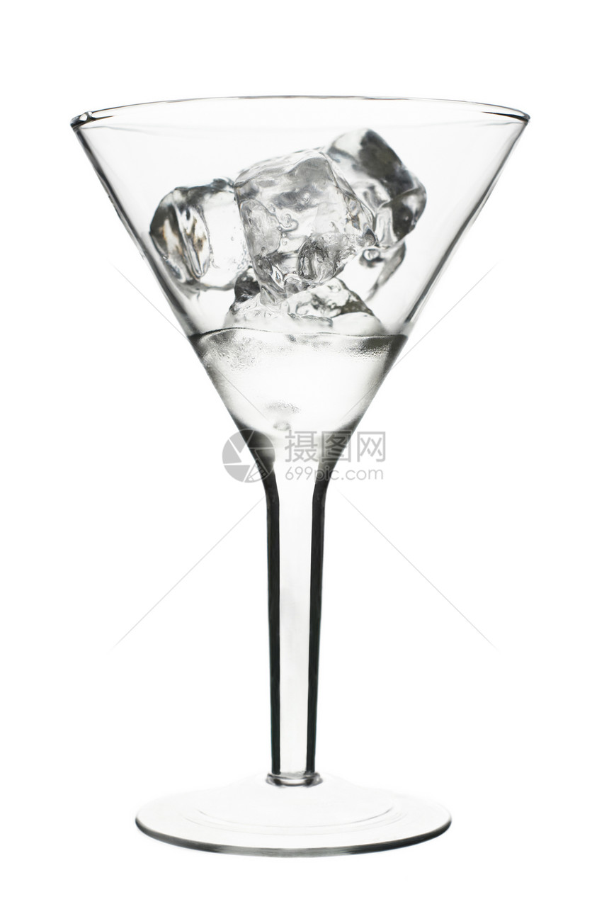 马丁尼马提尼玻璃环形轮光带冰立方体和一些饮料 与世隔绝图片