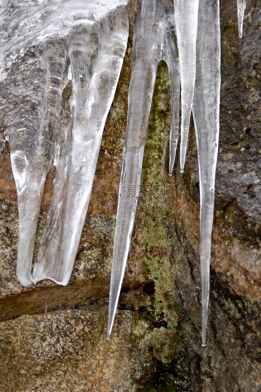 冰柱石头水滴白色冻结森林岩石图片