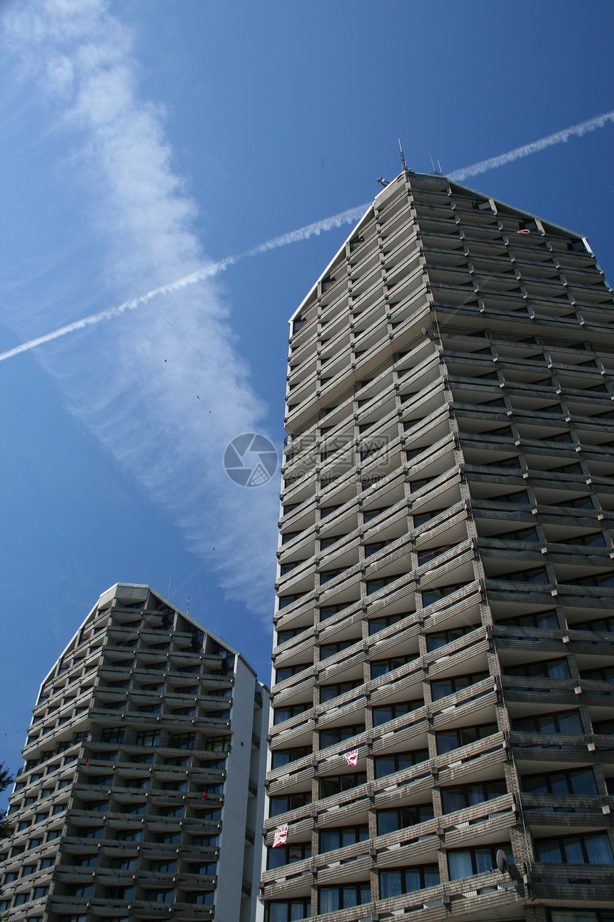 波兰罗茨瓦夫市中心摩天大楼天空玻璃建筑学建筑场景高度风景蓝色故事图片