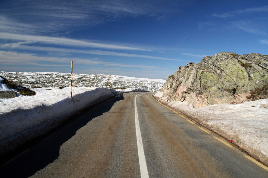 冬季风景蓝色栅栏房子山脉冻结天空旅游岩石旅行顶峰图片