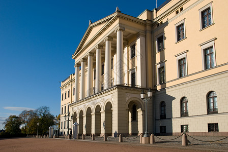奥斯陆皇宫首都建筑旅游天空黄色文化建筑学城市皇家蓝色背景图片