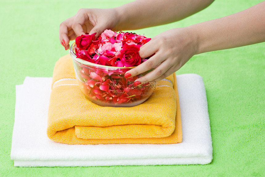 温泉玫瑰碗毛巾护理清洁治疗芳香浴室奢华白色玻璃压力图片