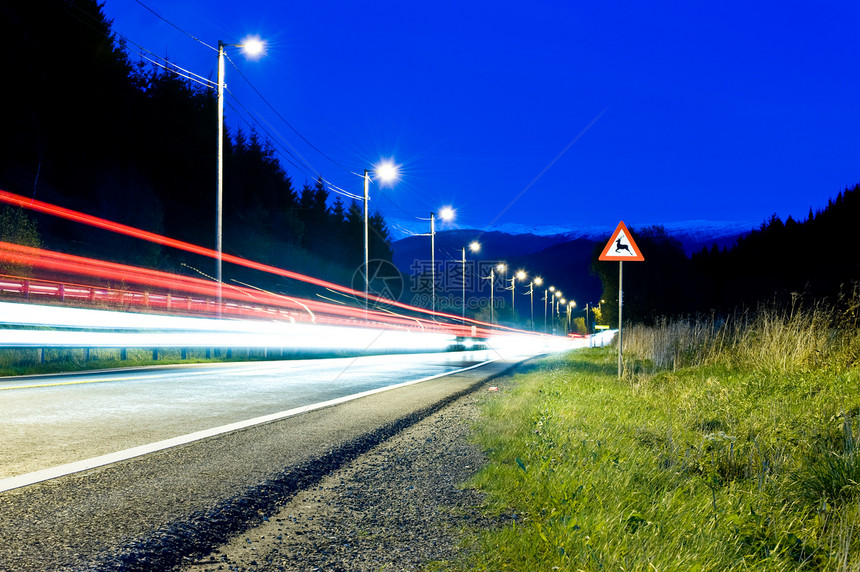 夜间旅行运动红色速度运输绿色蓝色警告街道黑暗图片