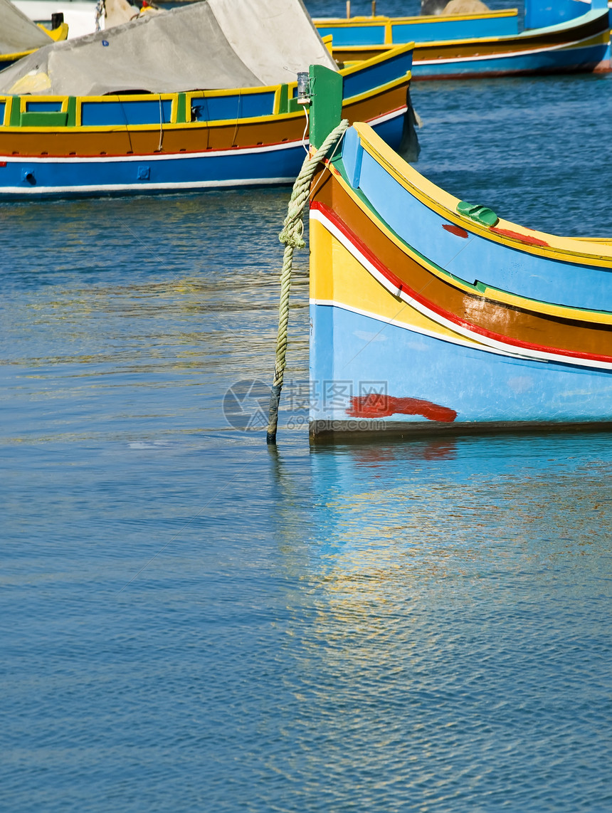 马耳他渔村渔船医学庇护所港口假期海岸天蓝色蓝色泊位工业图片