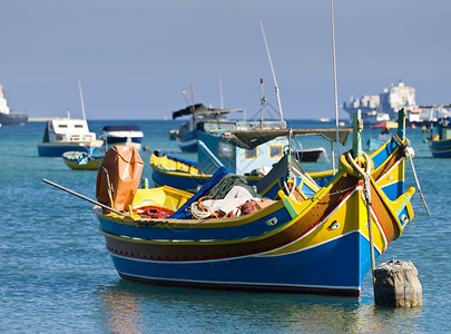 马耳他渔村蓝色医学渔船码头海洋港口旅行天蓝色场景海岸背景图片