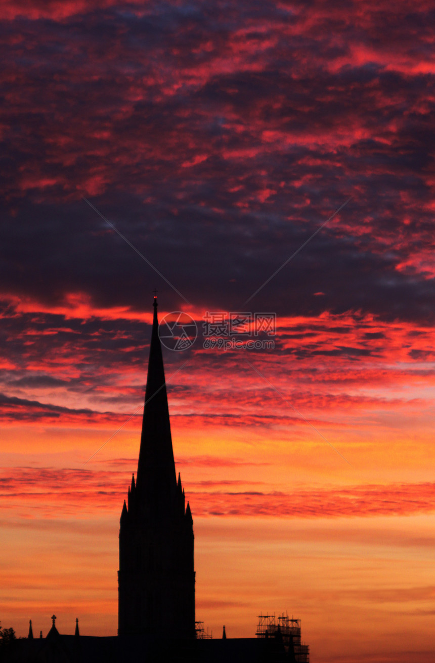 日落时的大教堂尖塔太阳宗教图片