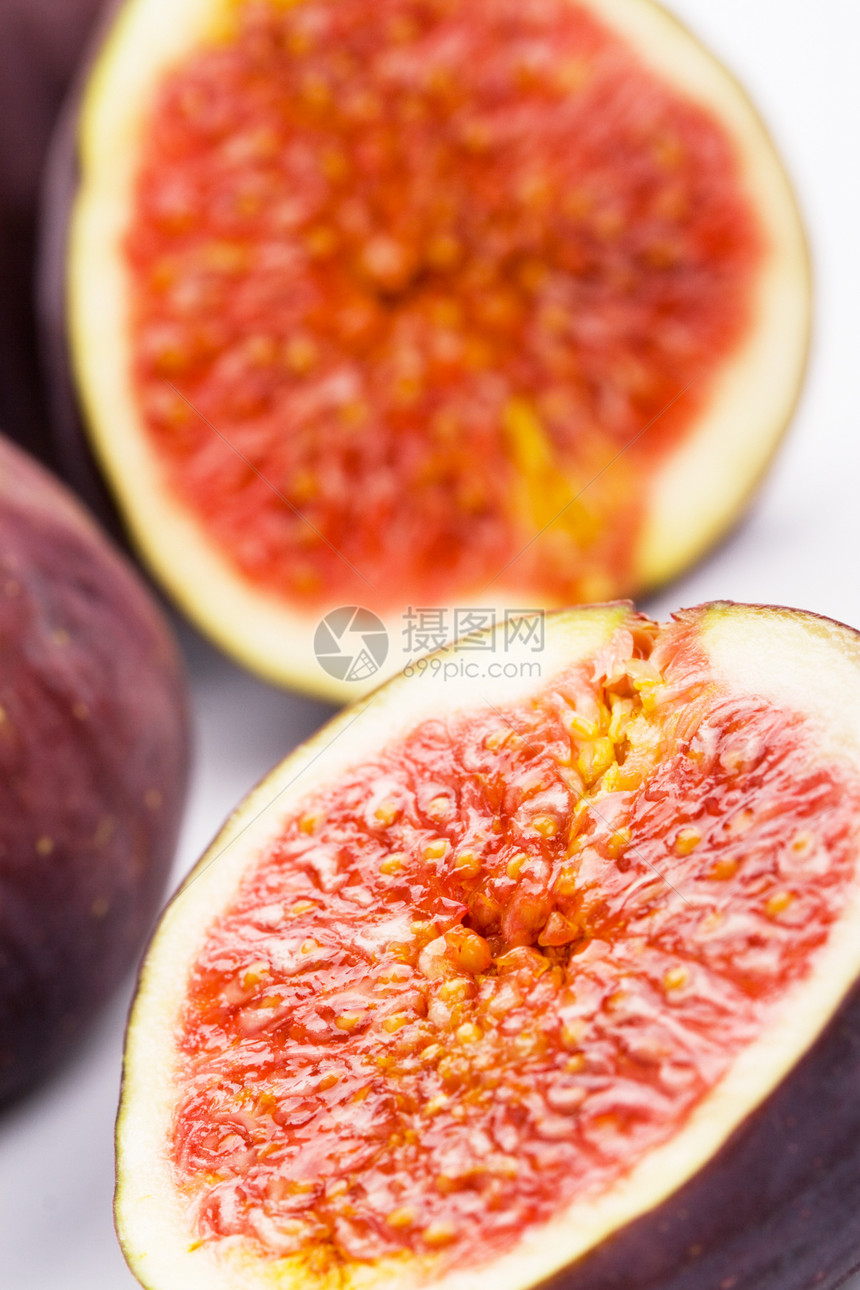 新鲜无花果市场生产紫色水果食物白色种子图片