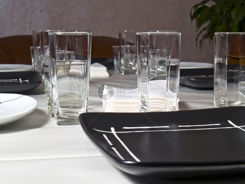 地方设置环境房间咖啡店玻璃桌子盘子客栈酒杯餐巾餐具图片