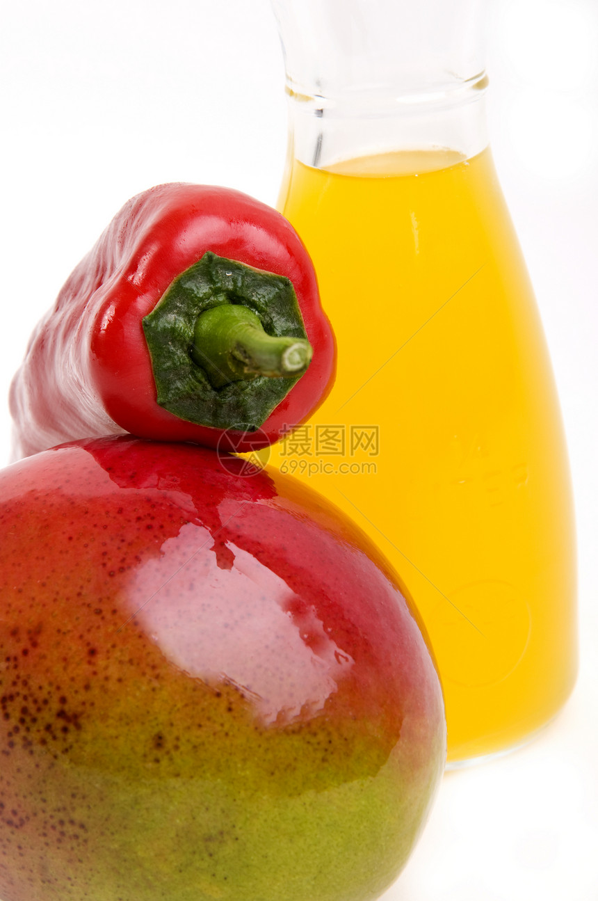 芒果 辣椒和橙汁饮食红色维生素寒冷蔬菜熟食流浪绿色盘子异国图片