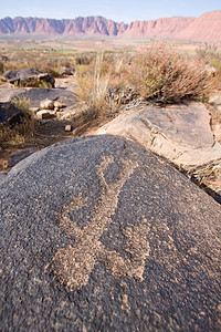 阿纳萨齐峡谷的Petroglyphs涂鸦文化文明历史岩画原住民雕刻品背景图片
